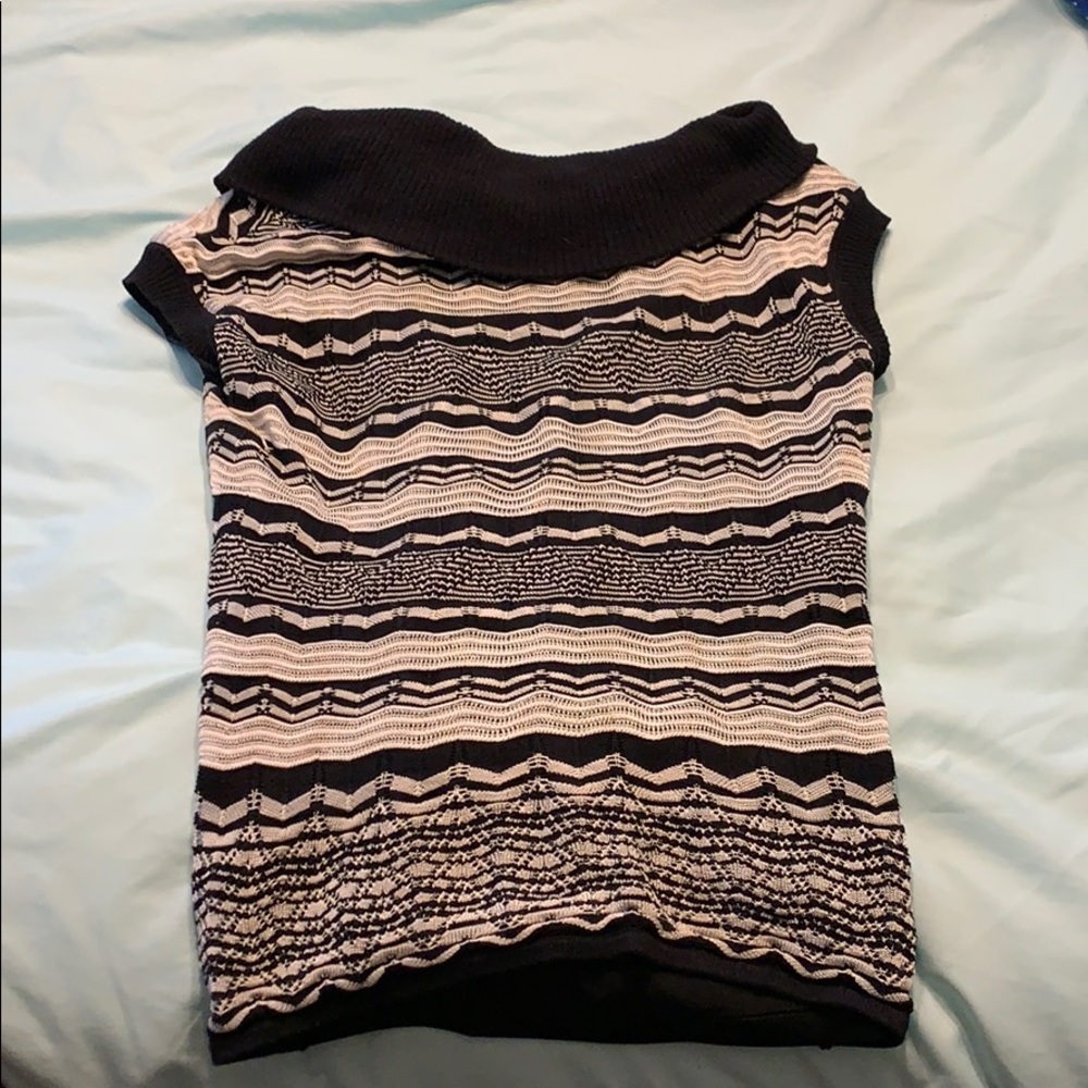 Sleeveless shirt